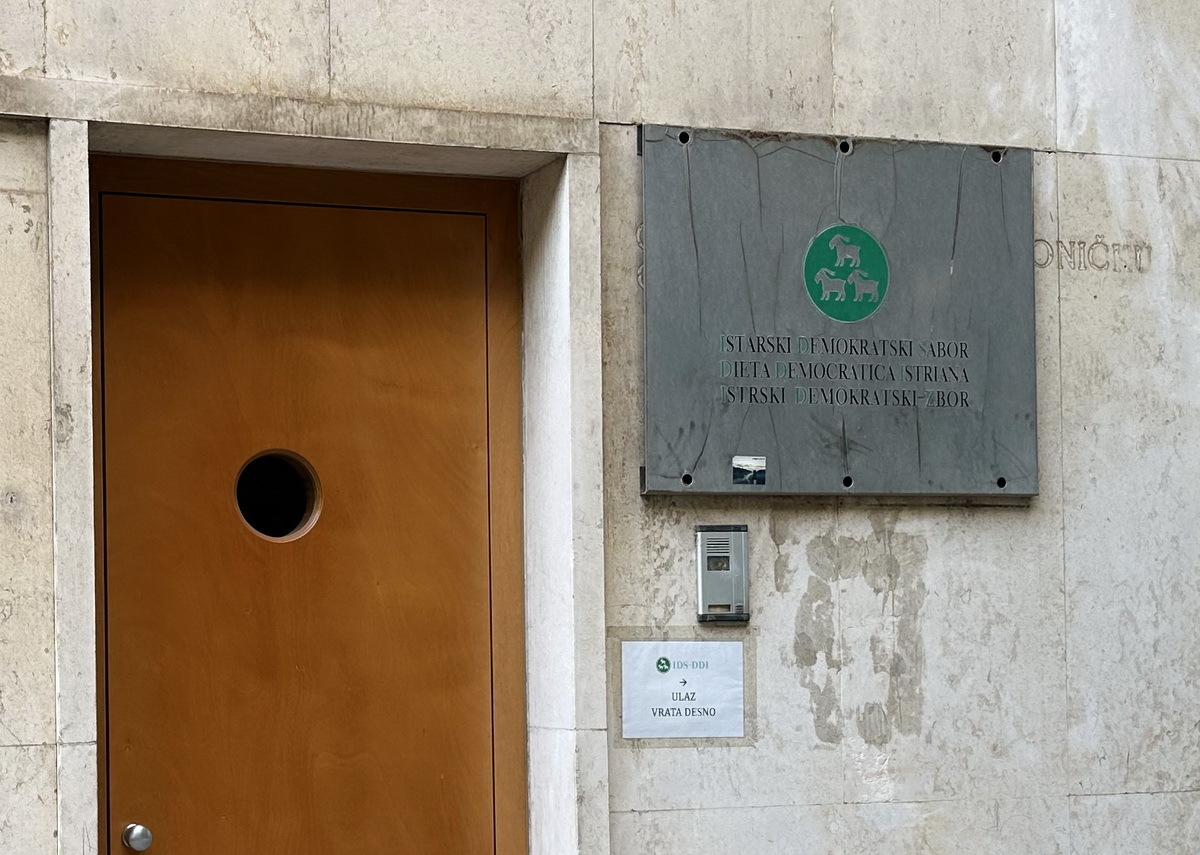 Pojavio se još jedan kandidat za predsjednika IDS-a. On to nije potvrdio, ali ni demantirao