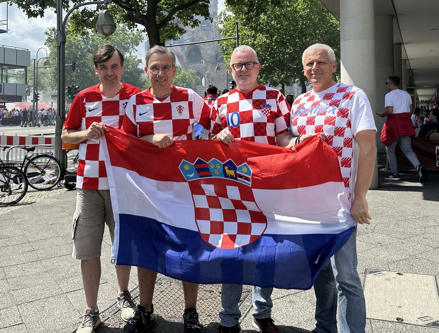 Neće mene domoljublju i navijanju učiti oni koji potiču mržnju - i ne znaju kako izgledaju hrvatski grb i dres