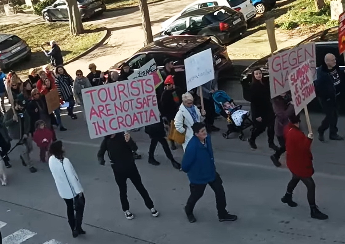 Neke parole na antifašističkim marševima bile su potpuno promašene