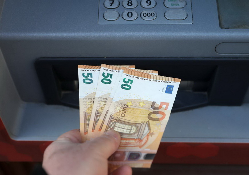 Danci ukinuli slanje pisama, a Mostovci traže ustavnu zaštitu gotovine – i to ne generala