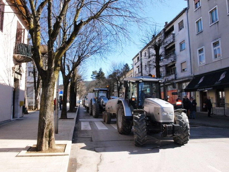 Kratka povijest istarskih blokada cesta: jednom su prosvjednici traktorima prošli kroz Pazin