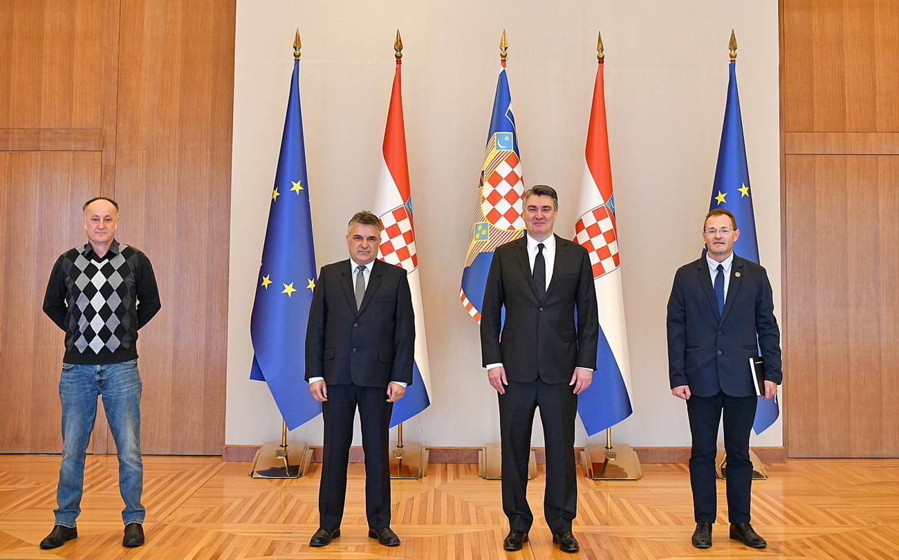 Kod Predsjednika Republike u trapericama i izlizanoj vesti? I još branitelj!
