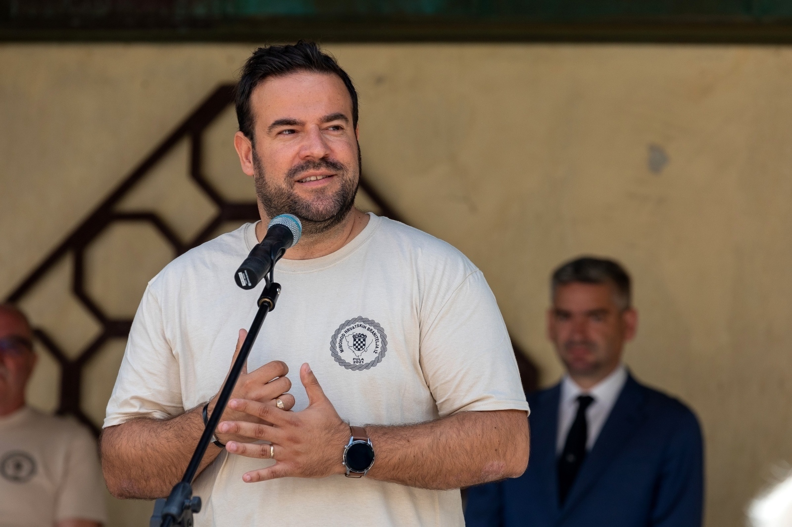O direktorima neću odlučivati ja nego Skupština! Ups! Pa ja sam skupština?!