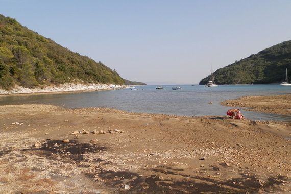 Prtlog: Betonizacija zelene zone ili turistička valorizacija zapuštene uvale?
