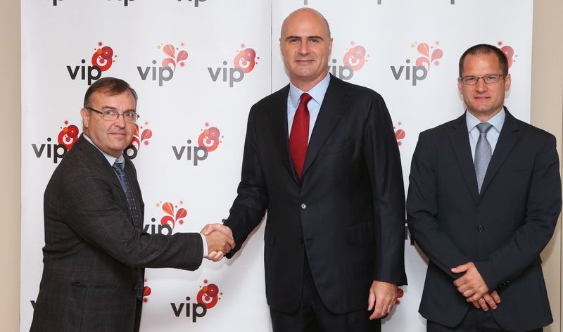 Stoyan Ivanov, većinski vlasnik tvrtke Istarska kabelska i Mladen Pejković, predsjednik Uprave Vipneta i Bernd Schmutterer, član Uprave Vipneta
