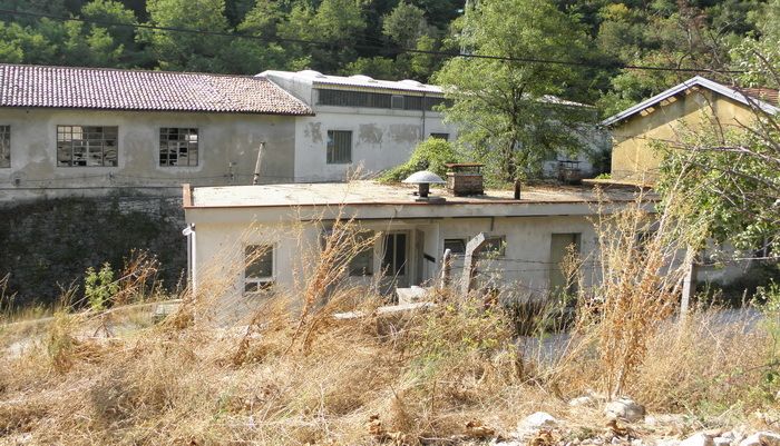 Zgrade nekadašnje tvornice i dalje stoje zapuštene i neiskorištene