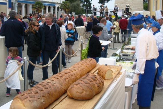 U subotu u Novigradu Gnam Gnam Fest uz istarske delicije i Bullea Folk Orchestra
