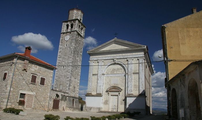 Mještani su ogorčeni jer ovaj skandal nanosi tešku štetu i Vižinadi i župi