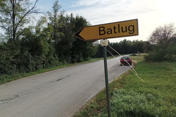 U Batlugu, koji nema nikakve veze s Batmanom, stalno se fešteđa