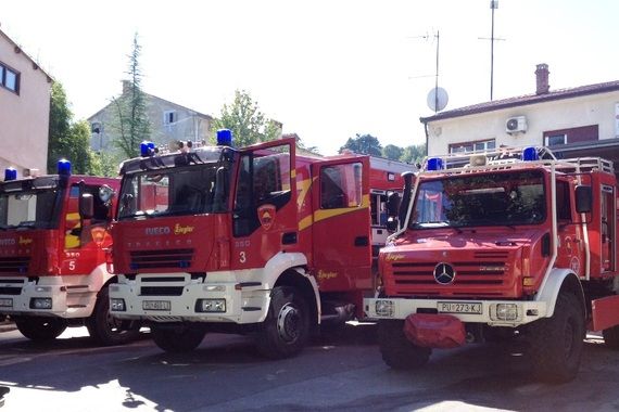 Izgorio društveni dom u Velom Ježenju