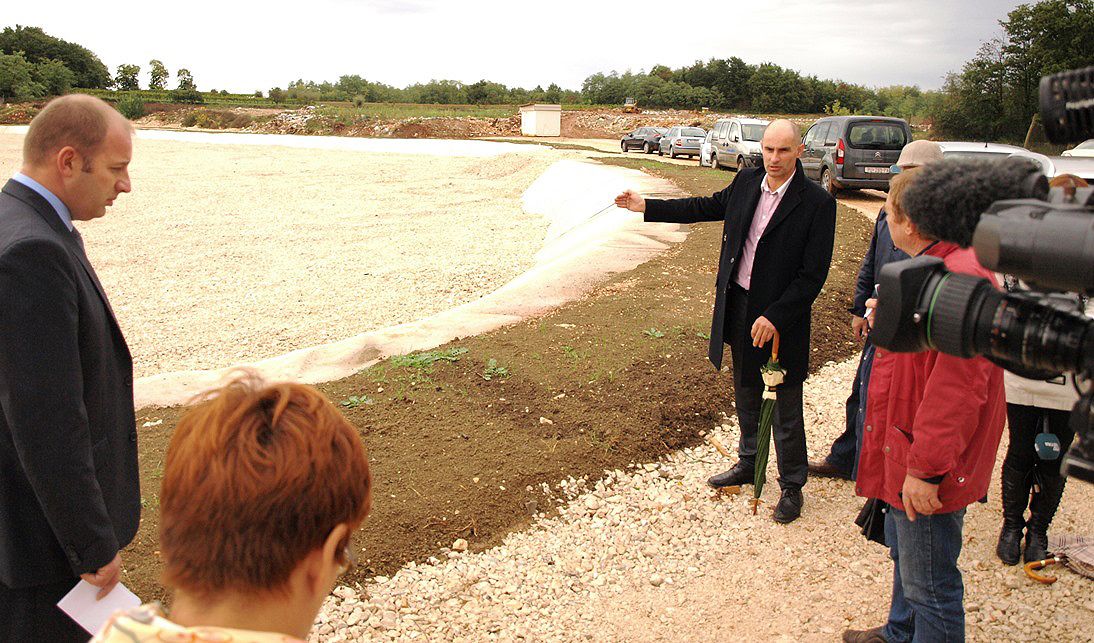 Renato Krulčić i Dragan Šipraka s novinarima na novom odlagalištu otpada