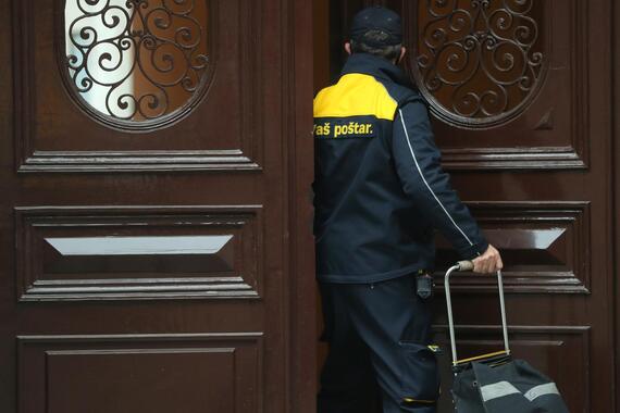 Puljanka poslala paket majci u Primošten 14. prosinca, a on još stigao nije. Kad će, ne zna se…