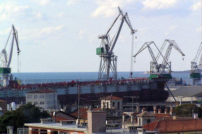 Za radnike koji nemaju uvjete za prijevremenu mirovinu otpremnina će iznositi 5.600 kuna za svaku godinu staža