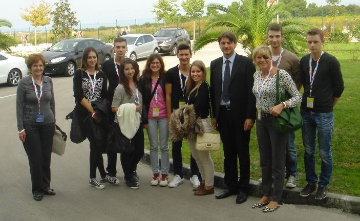 Pohvalnicu za uspješno provedeni projekt uručio je  Ministar turizma Republike Hrvatske Darko Lorencin