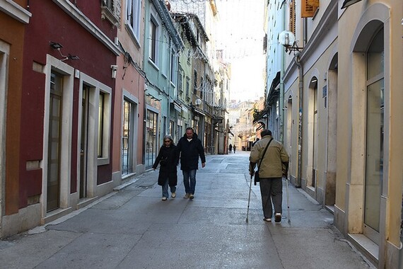 'Kako da pokrenemo posao s tuđom reklamom na izlogu? Grad nije želio ništa napraviti, toga ima samo u Puli'