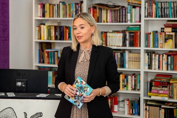 Teatar apsurda uživo: Ivona Močenić kao univerzalna politička gedora