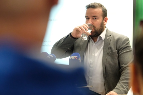 Pet crtica na kraju tjedna: File sam na svijetu