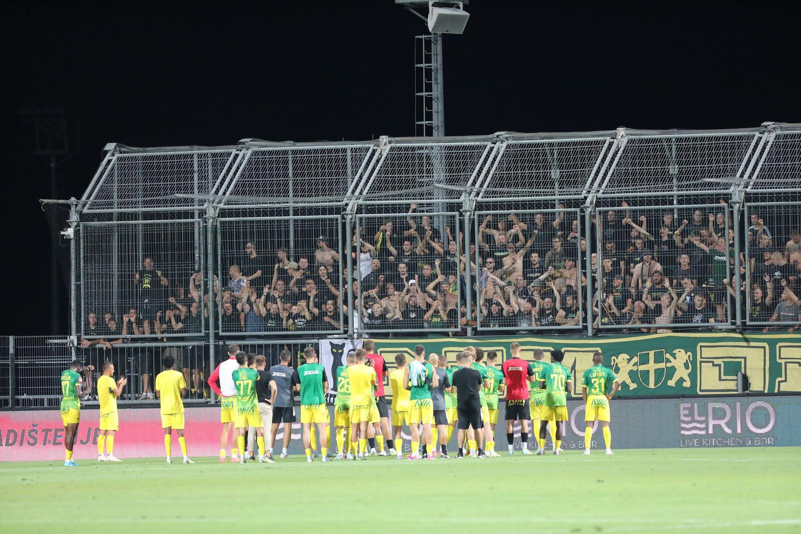 Slavlje Istrinih navijača s demonima na Rujevici (foto: Goran Kovačić / PIXSELL)