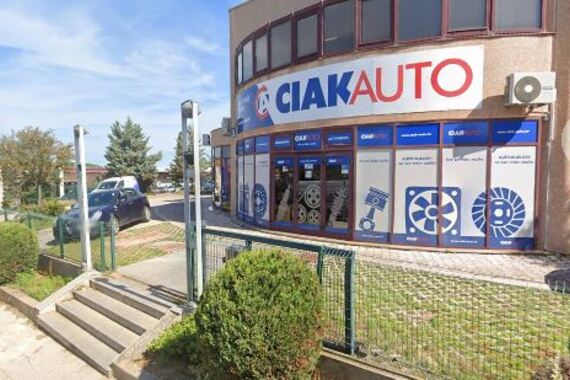 Hrvatski kralj autodijelova uređuje parkiralište u Puli