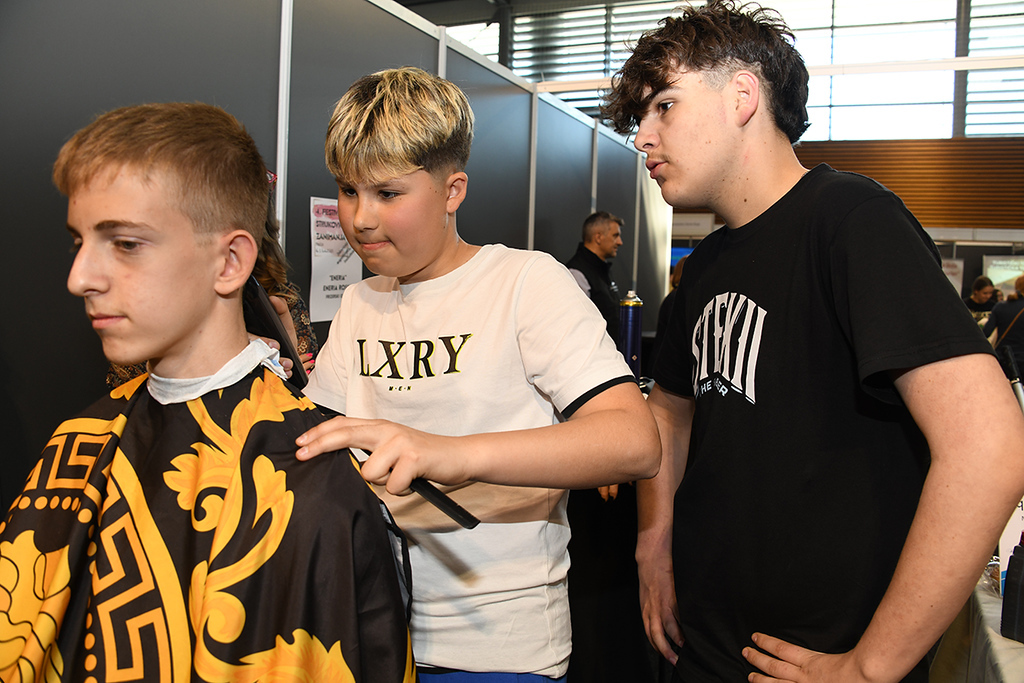 Festival je prilika i za besplatnu modernu frizuru (Foto: Roberto Matković)