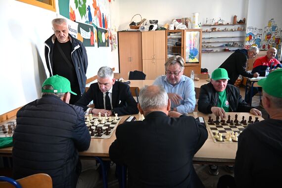 Dragovoljci i veterani Domovinskog rata u Kanfanaru se ogledali u šahu, boćanju, stolnom tenisu...