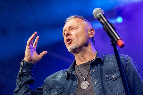 Rezultat je 3:3. Samo jedan kandidat priznao da voli Thompsonove pjesme, i to bez alkohola
