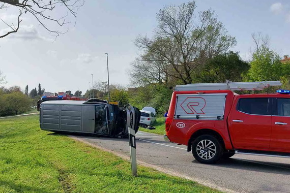 Teška prometna nesreća u Rovinju. Sudjelovala tri automobila. Svjedoci kažu da su scene dramatične