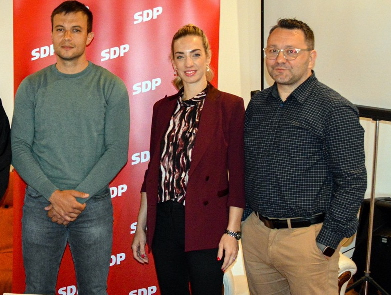 Zoran Karlić (na slici desno) sa Sanjom Radolović u Pićnu