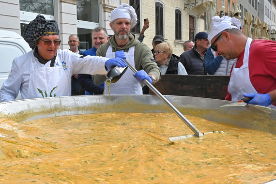 Vrijeme je za mega fritaju u velikoj padeli! Evo koliko će jaja ovaj put spremiti Žižo i ekipa