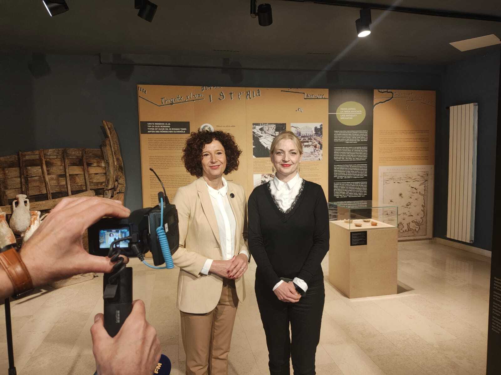 Lorena Boljunčić i Paola Orlić (Foto: Ivor Balen)