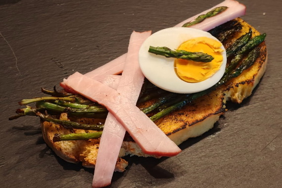 Post Vazanjski doručak: Bruschetta sa šparugama