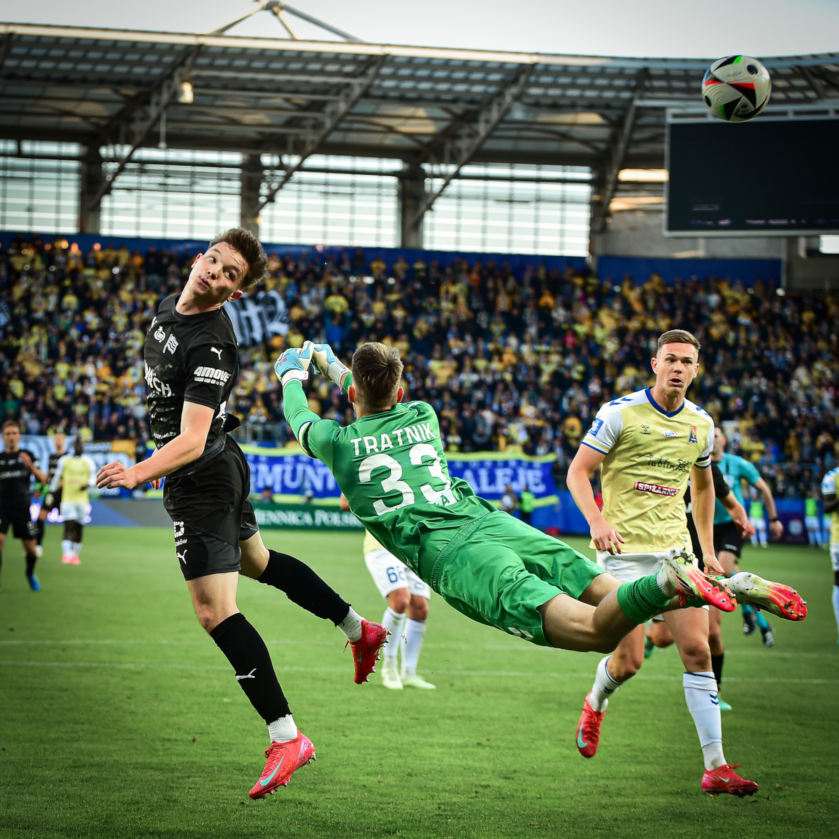 Pobjednički zgoditak Maura Perkovića (foto: FC Cracovia)