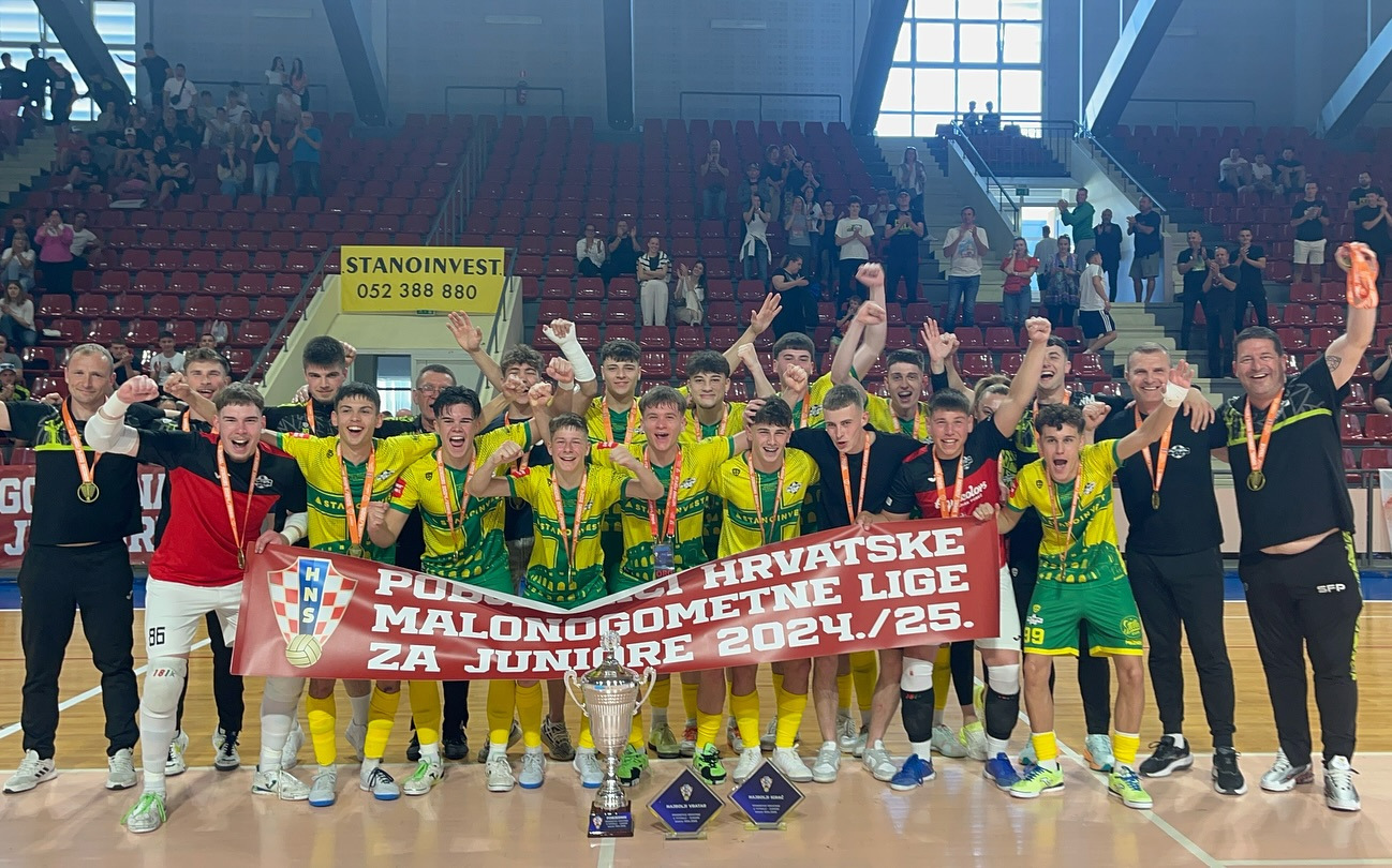 Veliko slavlje juniora (foto: Stanoinvest Futsal Pula)