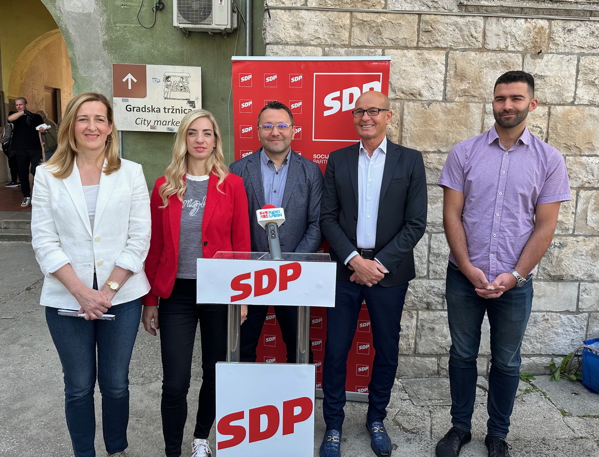Mirela Ahmetović, Sanja Radolović, Zoran Karlić, Vili Bassanese i Vedran Batel (foto: Nenad Čakić) 