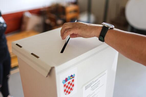 Kako je Aldo avionom gađao glasačku kutiju i zašto je zbog toga požalio