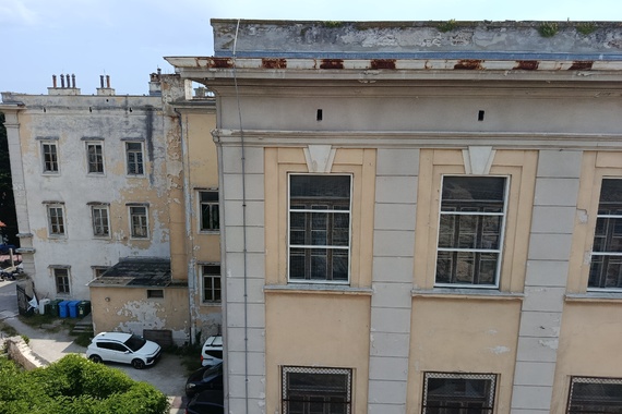 Sveučilišna knjižnica u Puli se raspada. Priprema se glavni projekt obnove derutne zgrade na Kaštelu