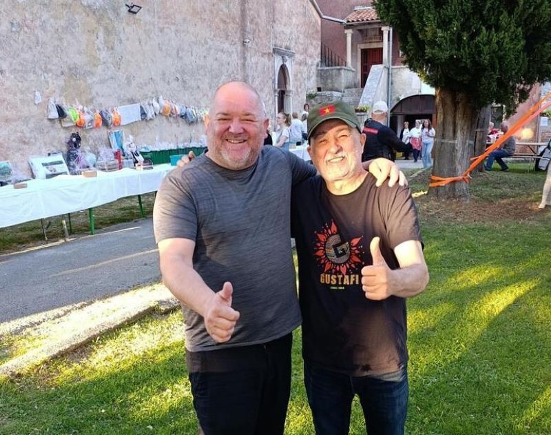 Bernard Jurjević s Edijem Maružinom na nedavnom humanitarnom koncertu (Foto: Facebook)