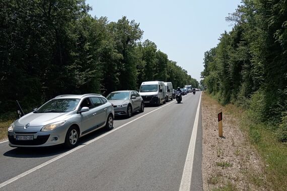 Kolone, semafori i živci na rubu: Radovi na cestama usred sezone – zašto, pobogu, baš sad?