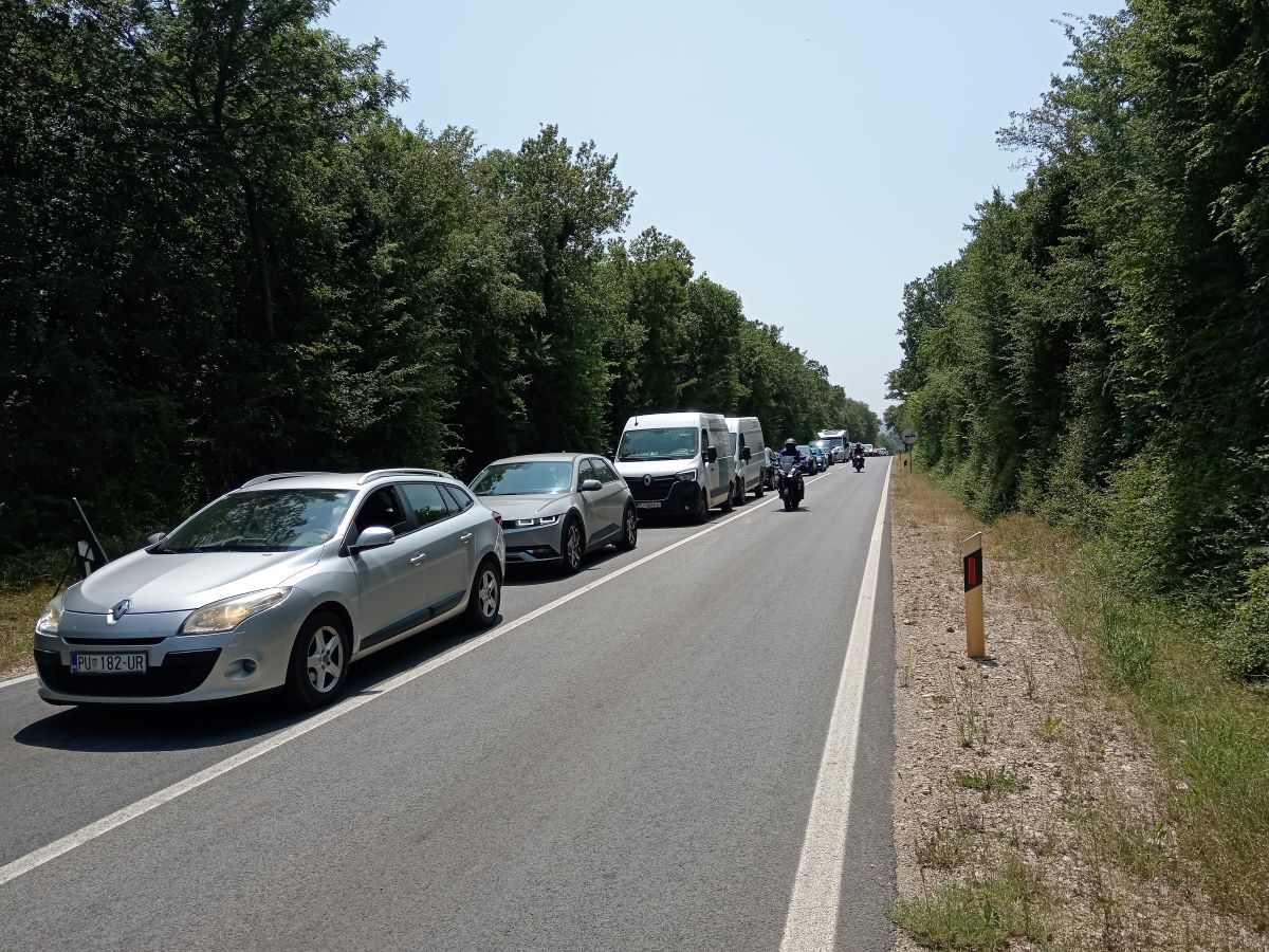 Kolona kod Loborike (Foto: I. Radić)