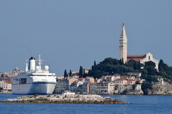 Dnevno pristaju i do tri luksuzna plovila. U Lučkoj upravi vjeruju da će nadmašiti lanjskih 150 dolazaka