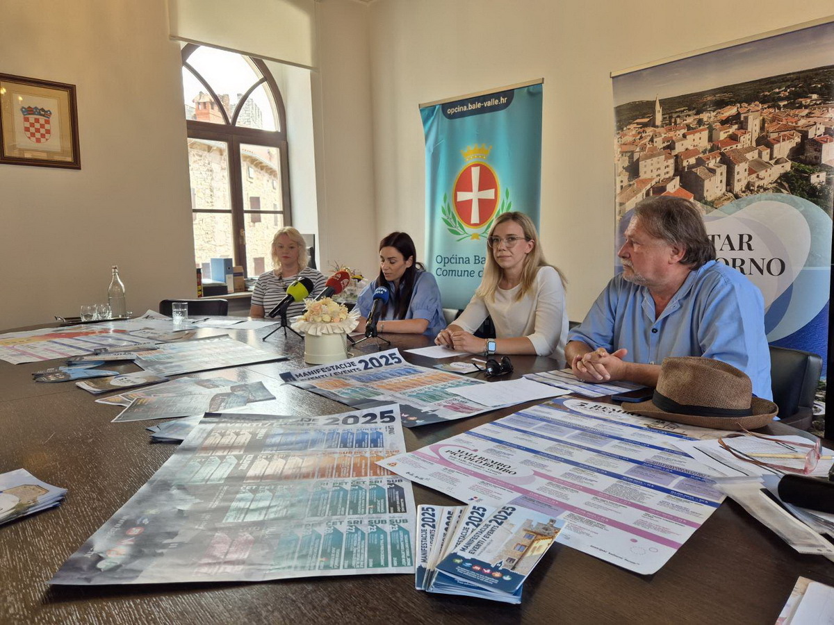 S konferencije za novinare