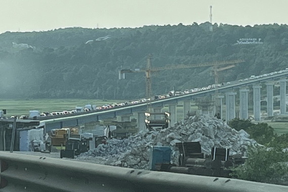Kvar automobila stvorio dugačku kolonu na vijaduktu Mirna