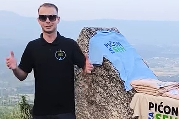 Mateo otvorio 'Shop za seh': Od Zagreba do Hvara traže majice, a žene nestrpljivo čekaju lepeze za seh
