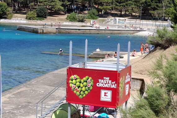 Na pulskim plažama nema tko raditi. Kupališta puna, spasioca nigdje