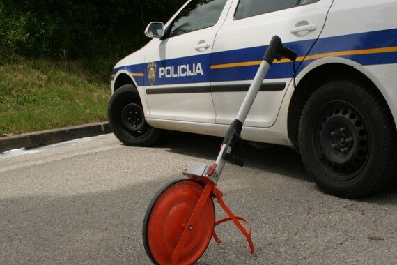 Pijan se zabio u vozačicu motocikla 