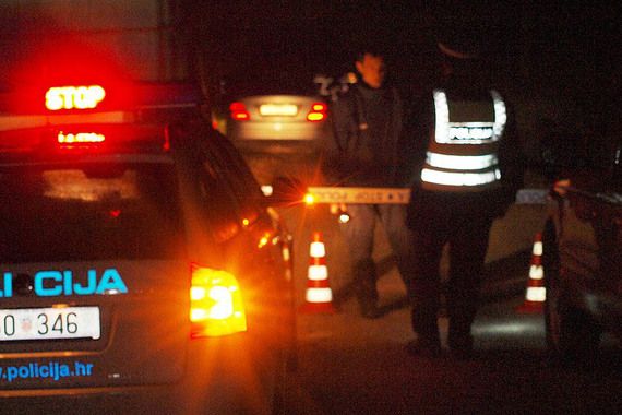 Slovenac autom nasrnuo na Porečana, a 69-godišnjaku zapalio vozilo