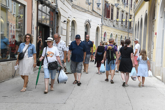 Umirovljenica iz Pule: 'Izbačena sam iz trgovine jer negativno zračim'. Trgovac odmah reagirao