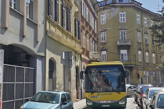 Dvije 'uzbune' u centru Pule. Je li autobus Pulaprometa mogao ovuda proći, ili nije?