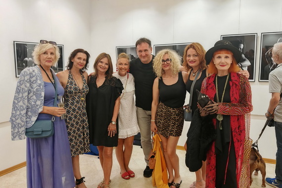 Fotograf poznat po aktovima običnih žena, među modelima jedna Umažanka, a na izložbu došla i Josipa Lisac