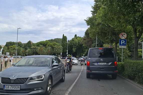 Kako smo, nabubrenog nožnog palca, bez pelena u prtljažniku, od Uljanika do Elektromlina i nazad milili u koloni sat vremena